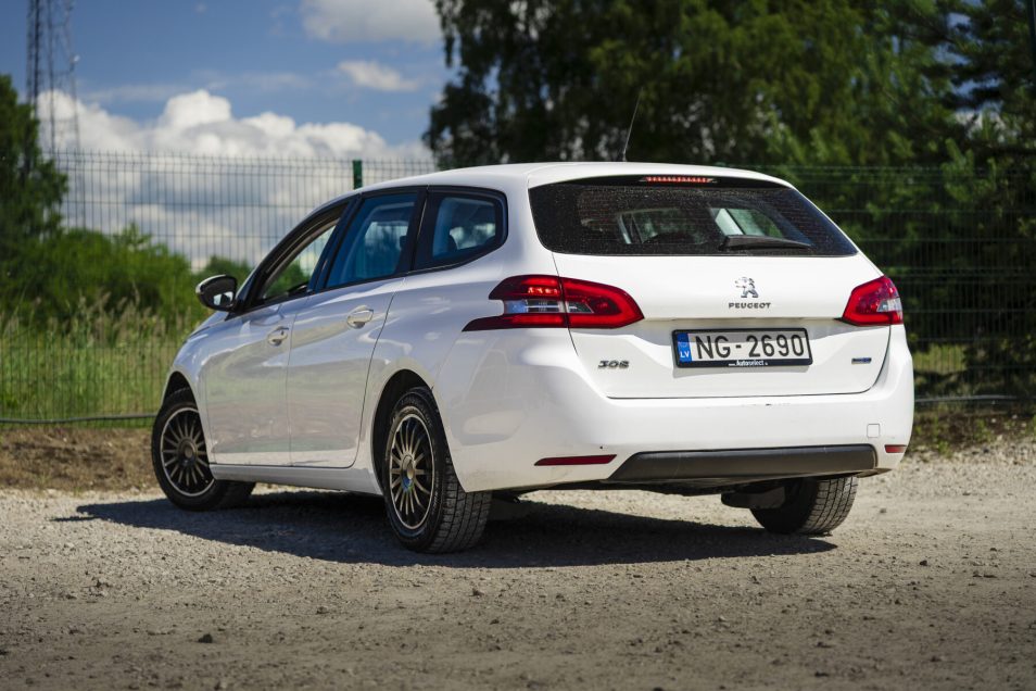 PEUGEOT 308