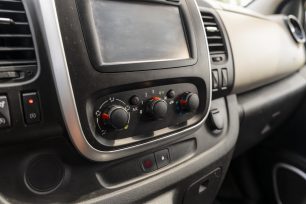 NISSAN NV300