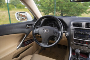 LEXUS IS 220