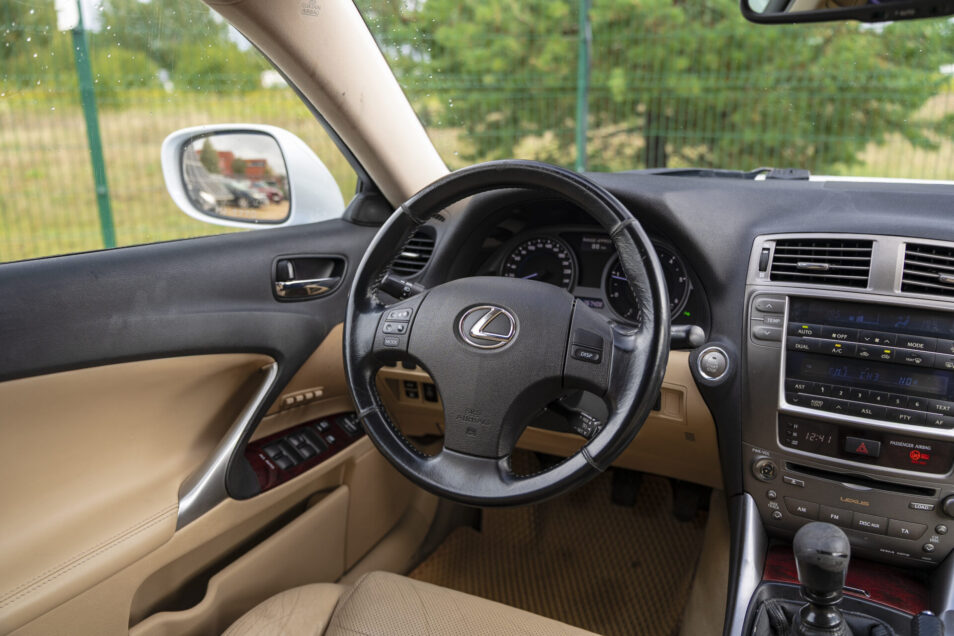 LEXUS IS 220
