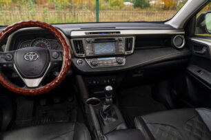 TOYOTA RAV 4