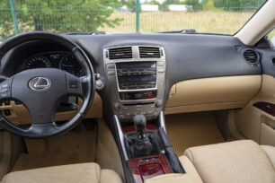 LEXUS IS 220