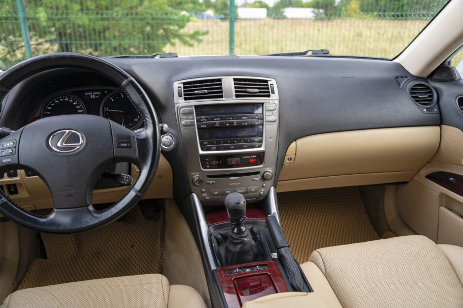 LEXUS IS 220