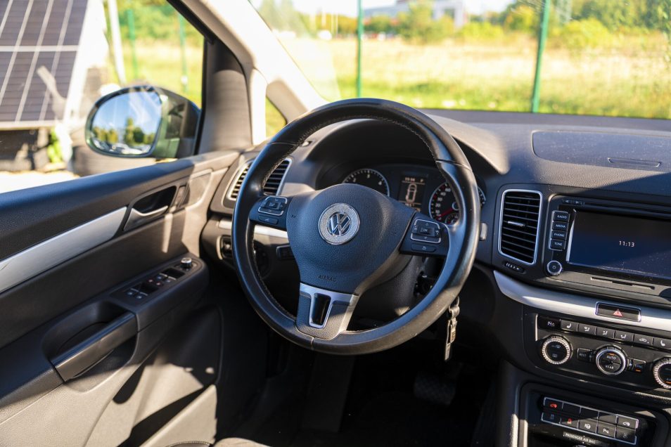 VW SHARAN