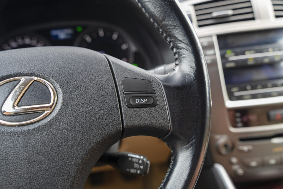 LEXUS IS 220