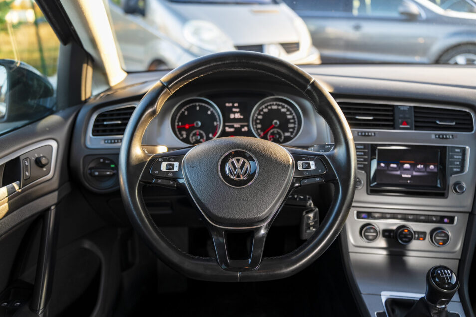 VW GOLF