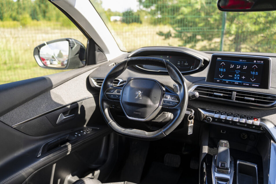 PEUGEOT 5008