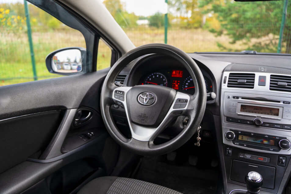 TOYOTA AVENSIS