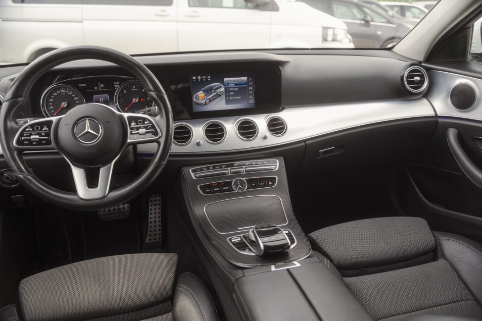 MERCEDES BENZ E300 DE
