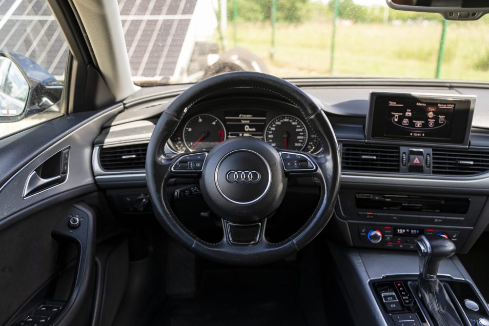 AUDI A6 AVANT QUATTRO