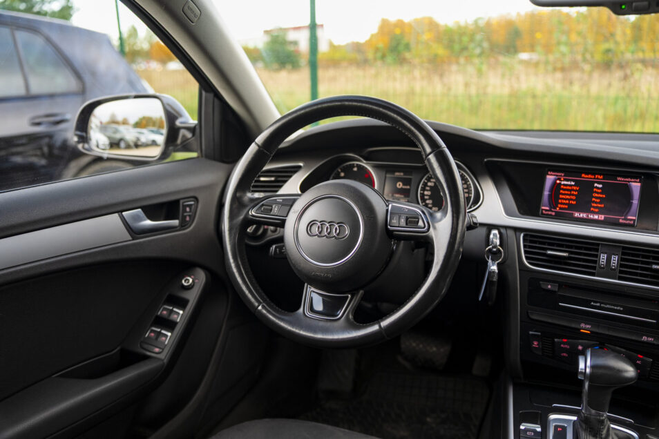 AUDI A4 AVANT