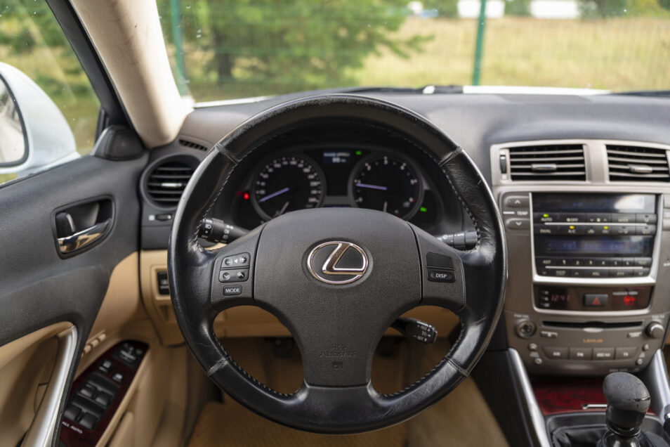 LEXUS IS 220
