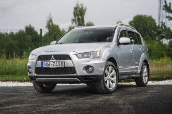 MITSUBISHI OUTLANDER