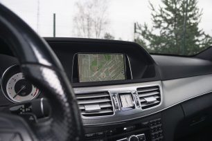 MERCEDES BENZ E220