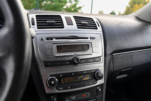 TOYOTA AVENSIS