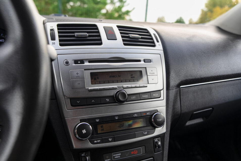 TOYOTA AVENSIS