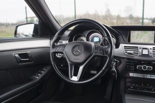 MERCEDES BENZ E220