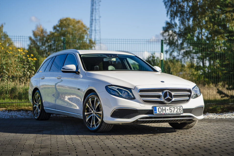 MERCEDES BENZ E300 DE