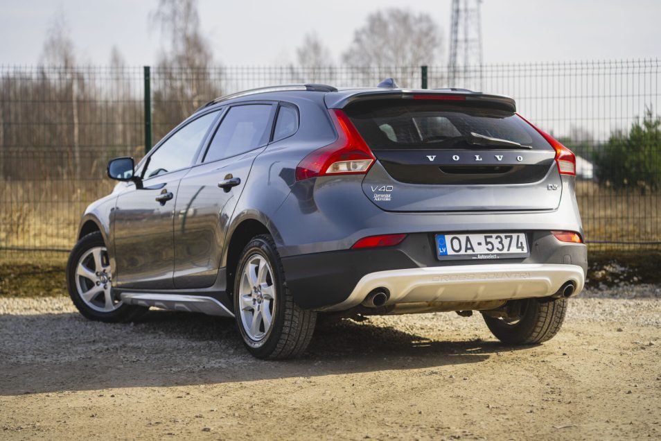 VOLVO V40 CROSS COUNTRY