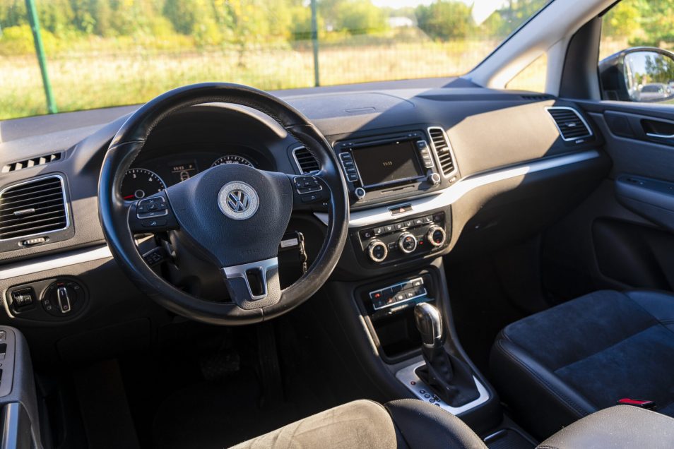VW SHARAN