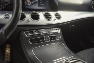 MERCEDES BENZ E300 DE