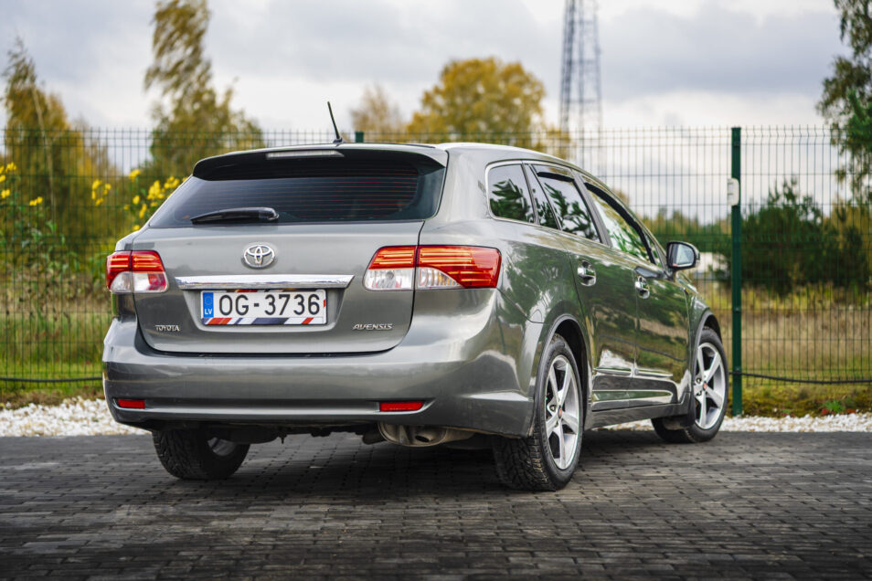TOYOTA AVENSIS
