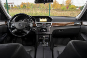 MERCEDES BENZ E 220