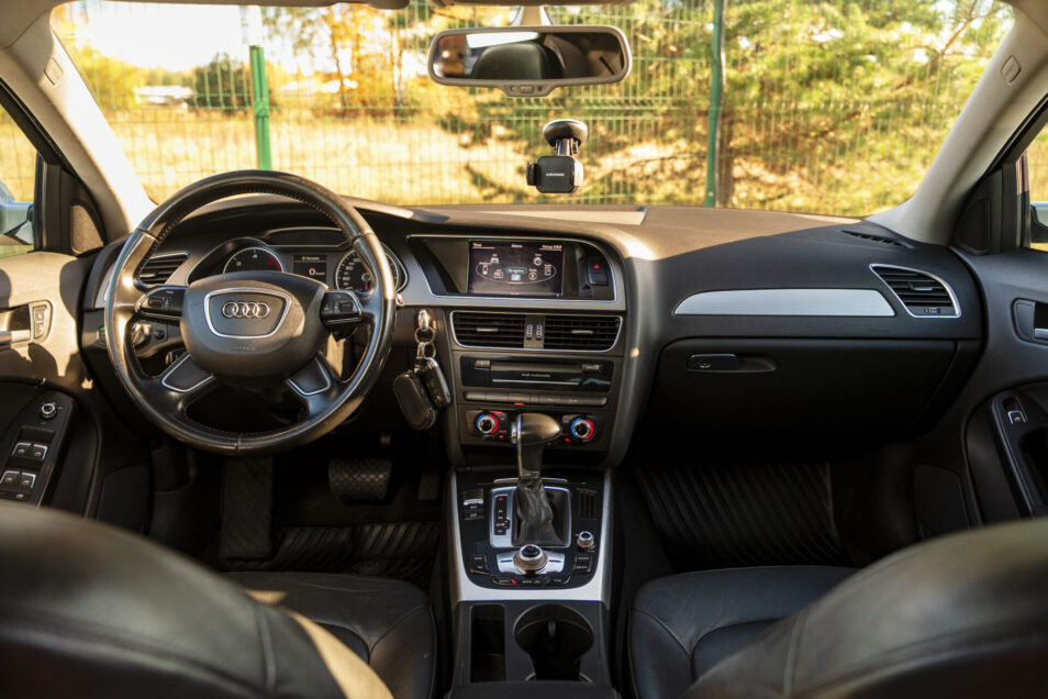 AUDI A4 AVANT
