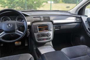 MERCEDES BENZ R350