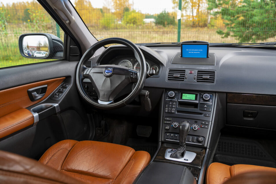 VOLVO XC90
