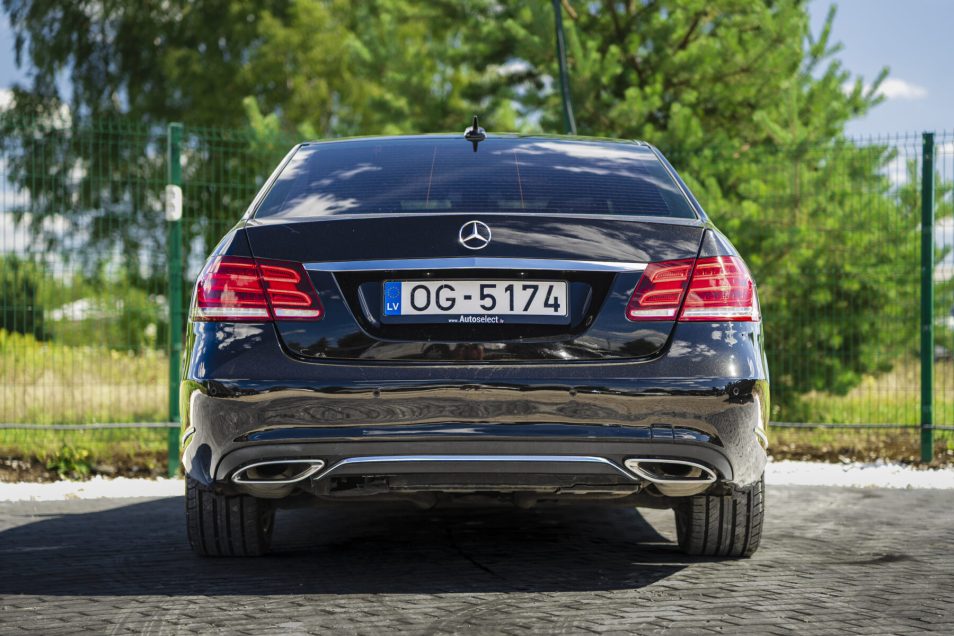 MERCEDES BENZ E220