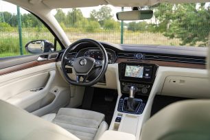 VW PASSAT R-LINE