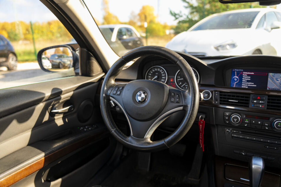BMW 330