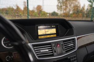MERCEDES BENZ E 220