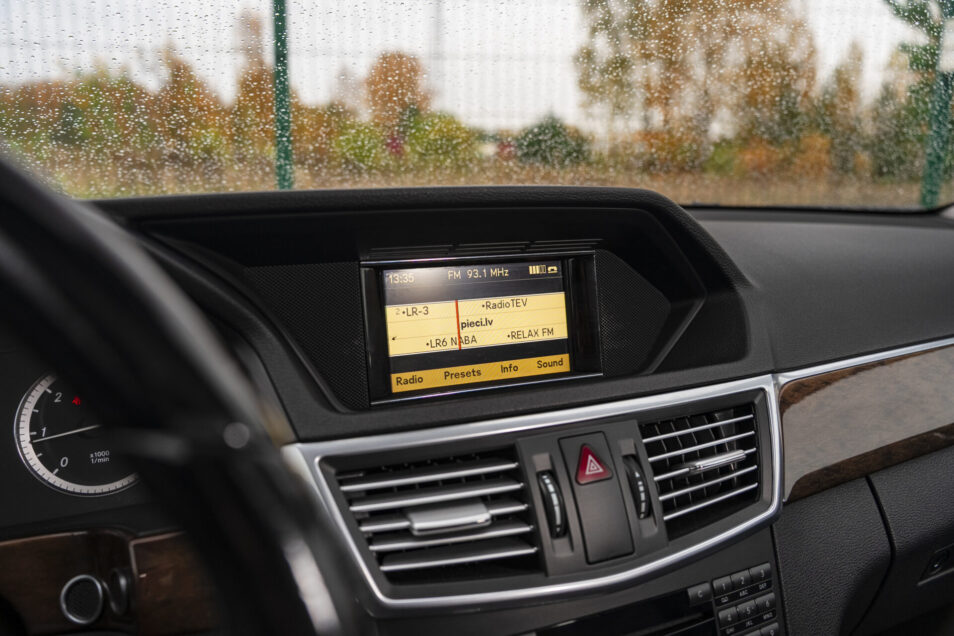 MERCEDES BENZ E 220