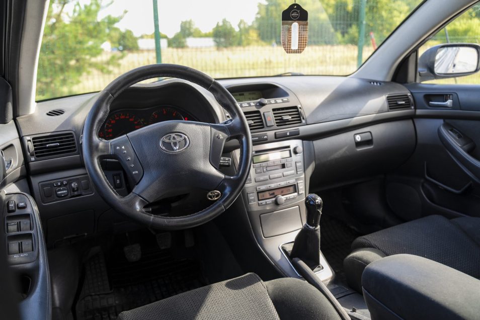TOYOTA AVENSIS