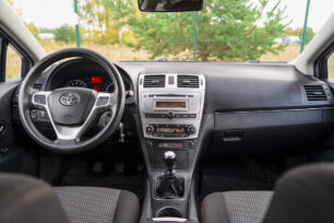 TOYOTA AVENSIS