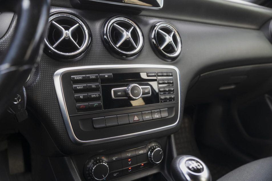 MERCEDES BENZ A180