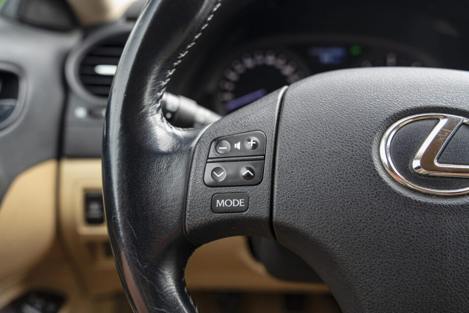 LEXUS IS 220