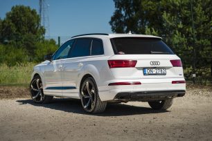 AUDI Q7 S-LINE