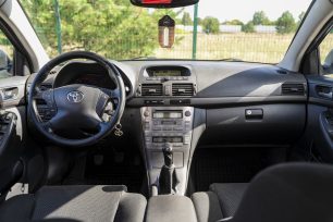TOYOTA AVENSIS