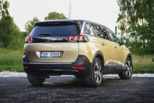 PEUGEOT 5008