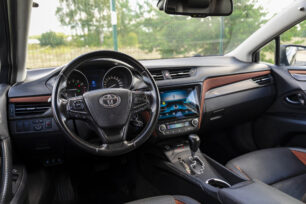 TOYOTA AVENSIS