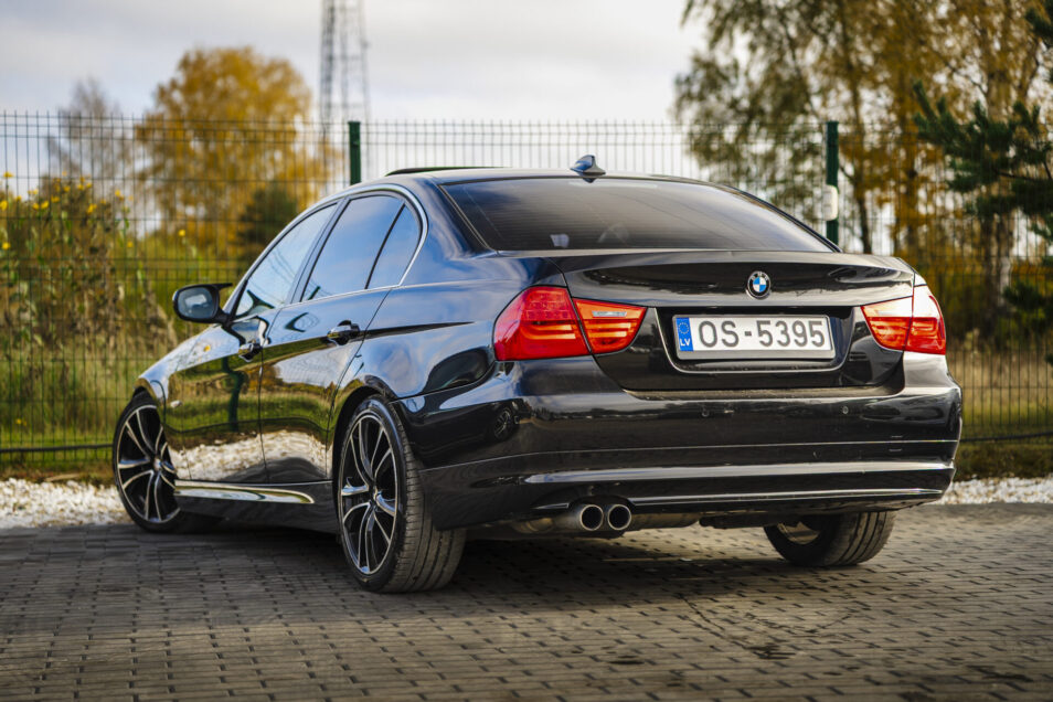 BMW 330