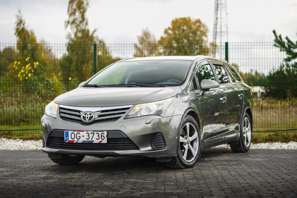 TOYOTA AVENSIS