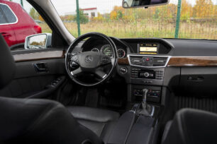 MERCEDES BENZ E 220