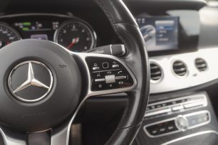 MERCEDES BENZ E300 DE