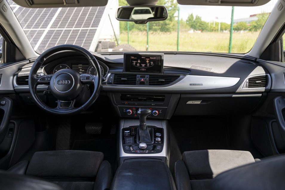AUDI A6 AVANT QUATTRO