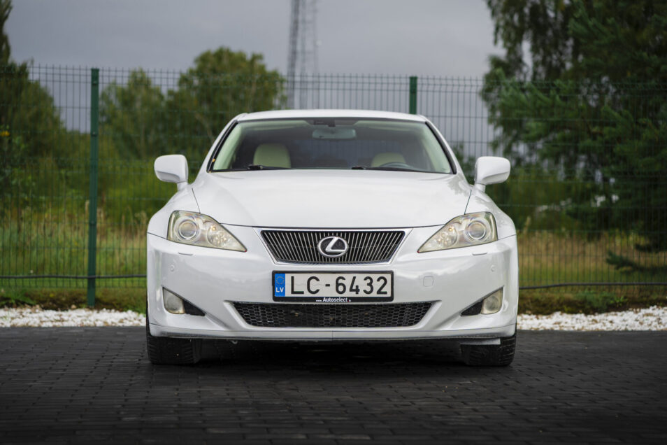 LEXUS IS 220