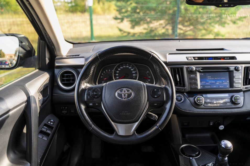 TOYOTA RAV 4